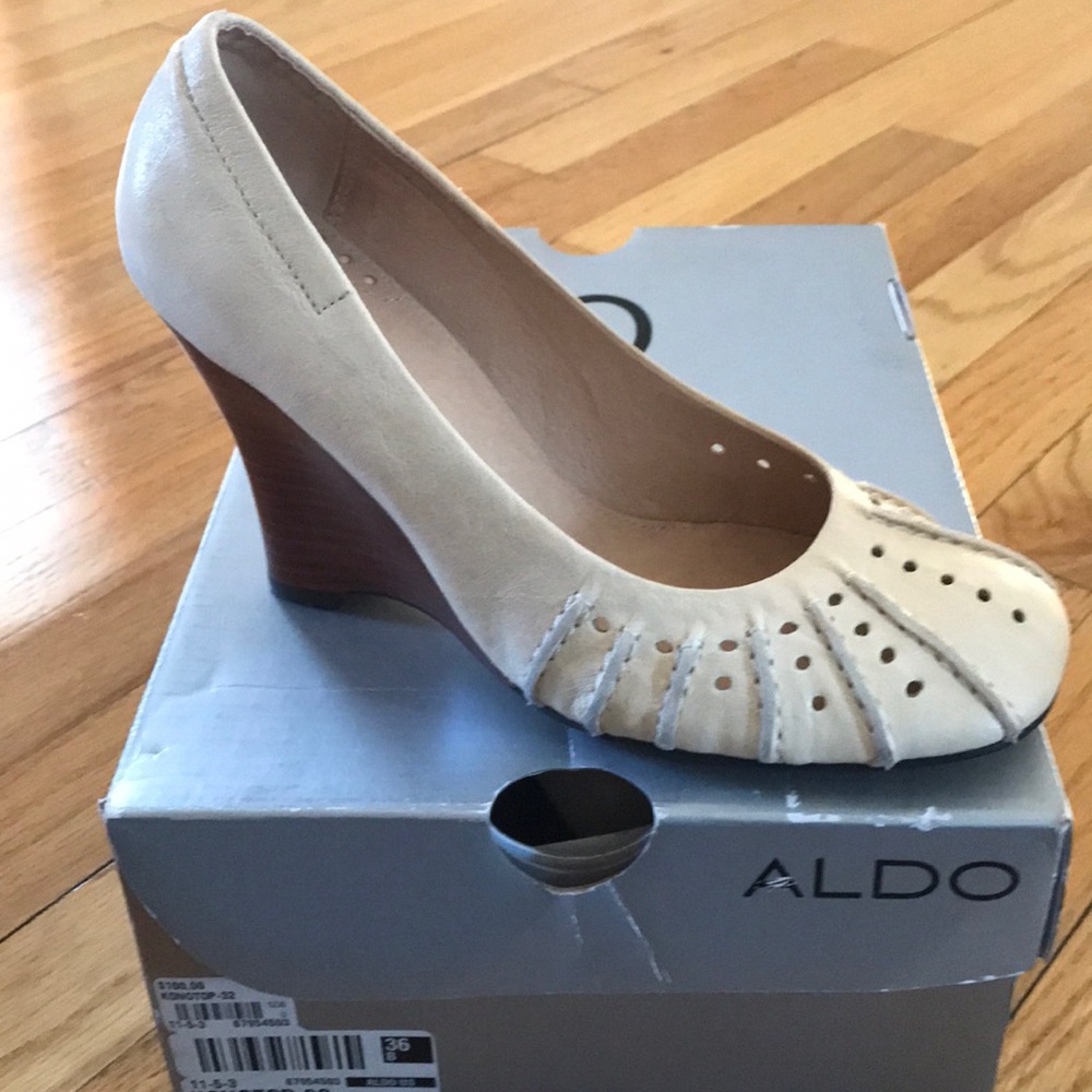Like new Aldo wedge heels